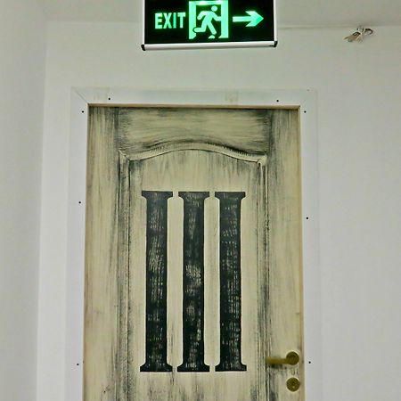 The Evil Clown Hostel Брашов Екстер'єр фото