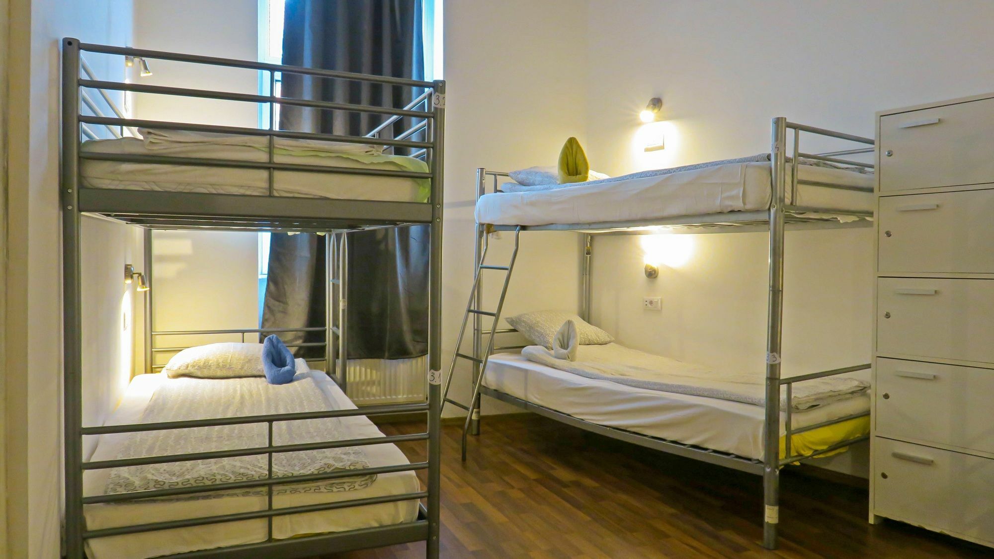 The Evil Clown Hostel Брашов Екстер'єр фото