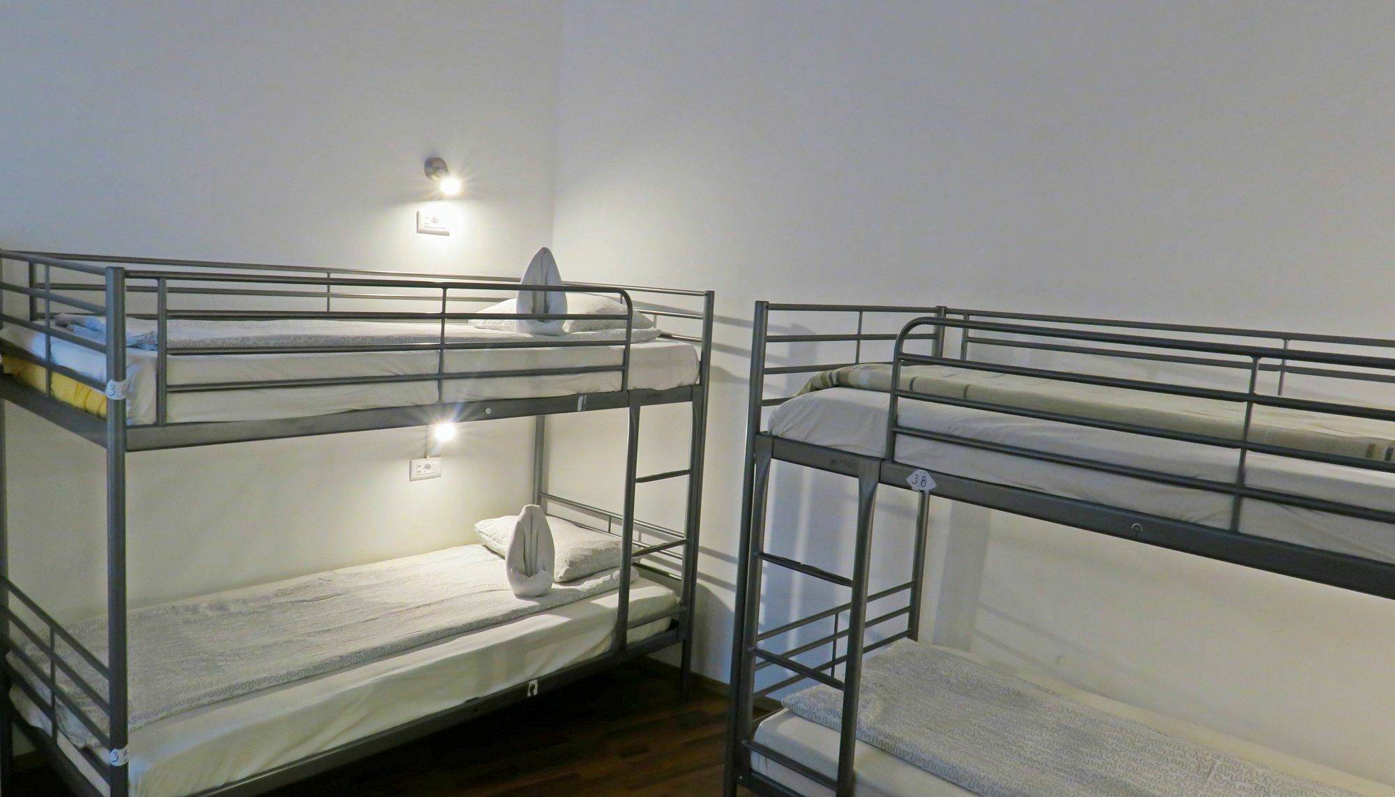 The Evil Clown Hostel Брашов Екстер'єр фото