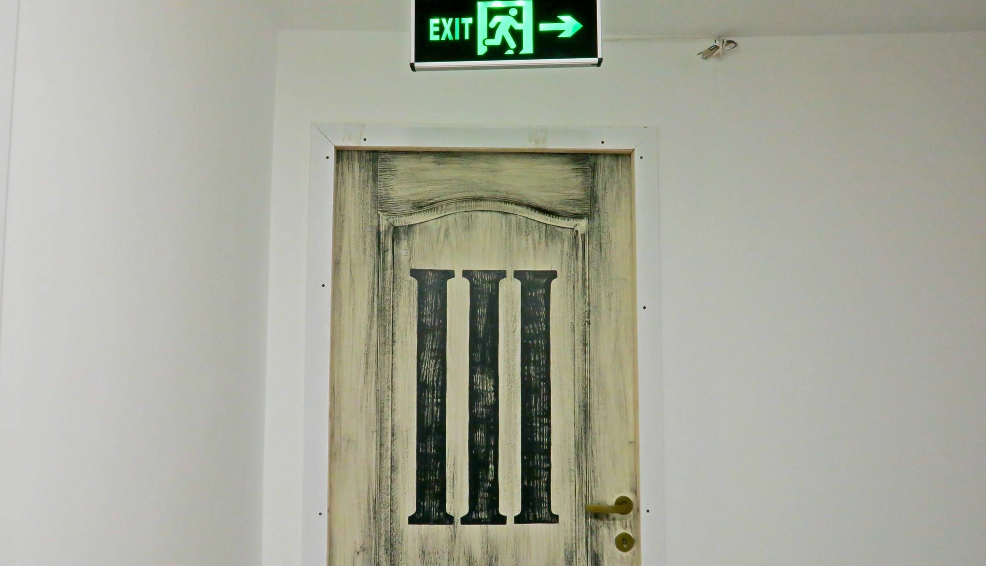 The Evil Clown Hostel Брашов Екстер'єр фото